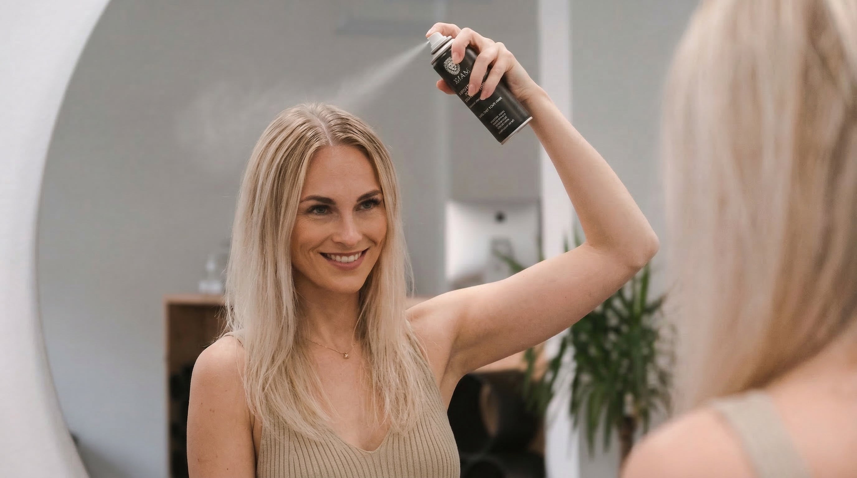 Blond_Woman_Spraying_Hair.jpg