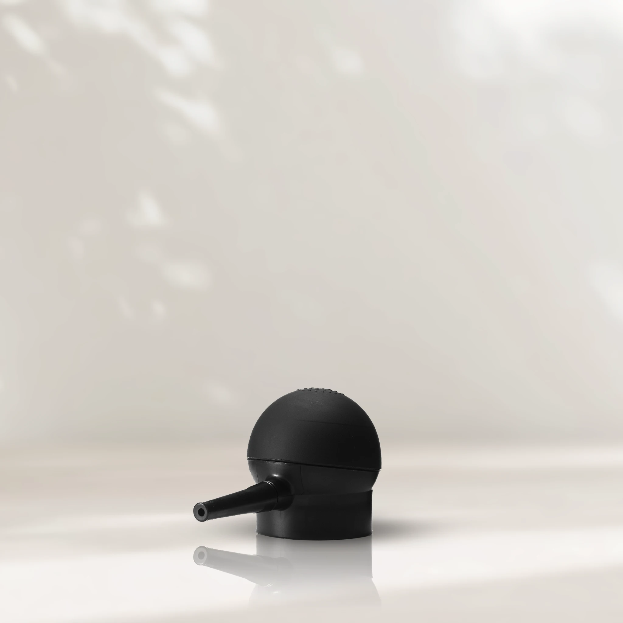 Mane_2048x2048_-_Beige_Studio_-_Pump_Applicator.webp